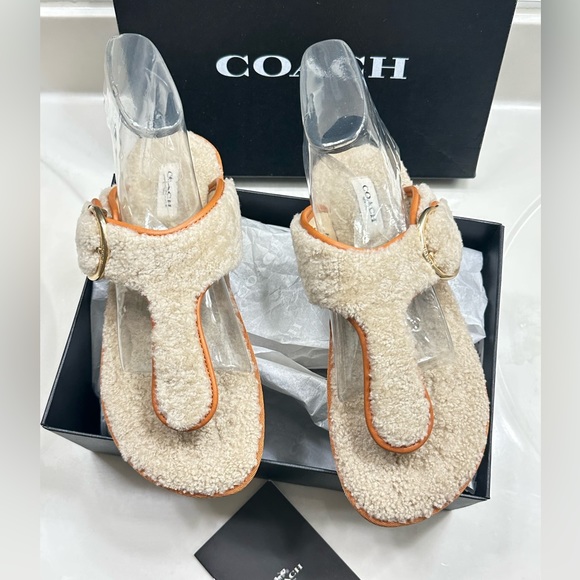 😁SOLD😁 Authentic Coach Women’s Beige & Brown Fuzzy Thong Sandals  10B - Picture 2 of 13